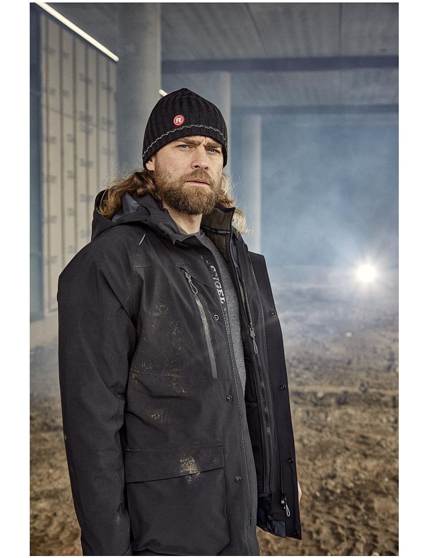 Strickmütze mit Reflexfaden