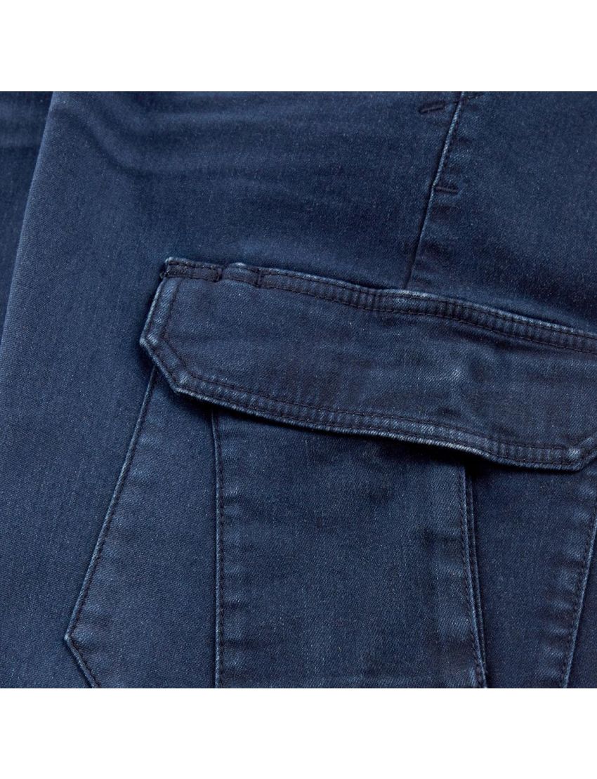 Jeans mit Schenkeltasche