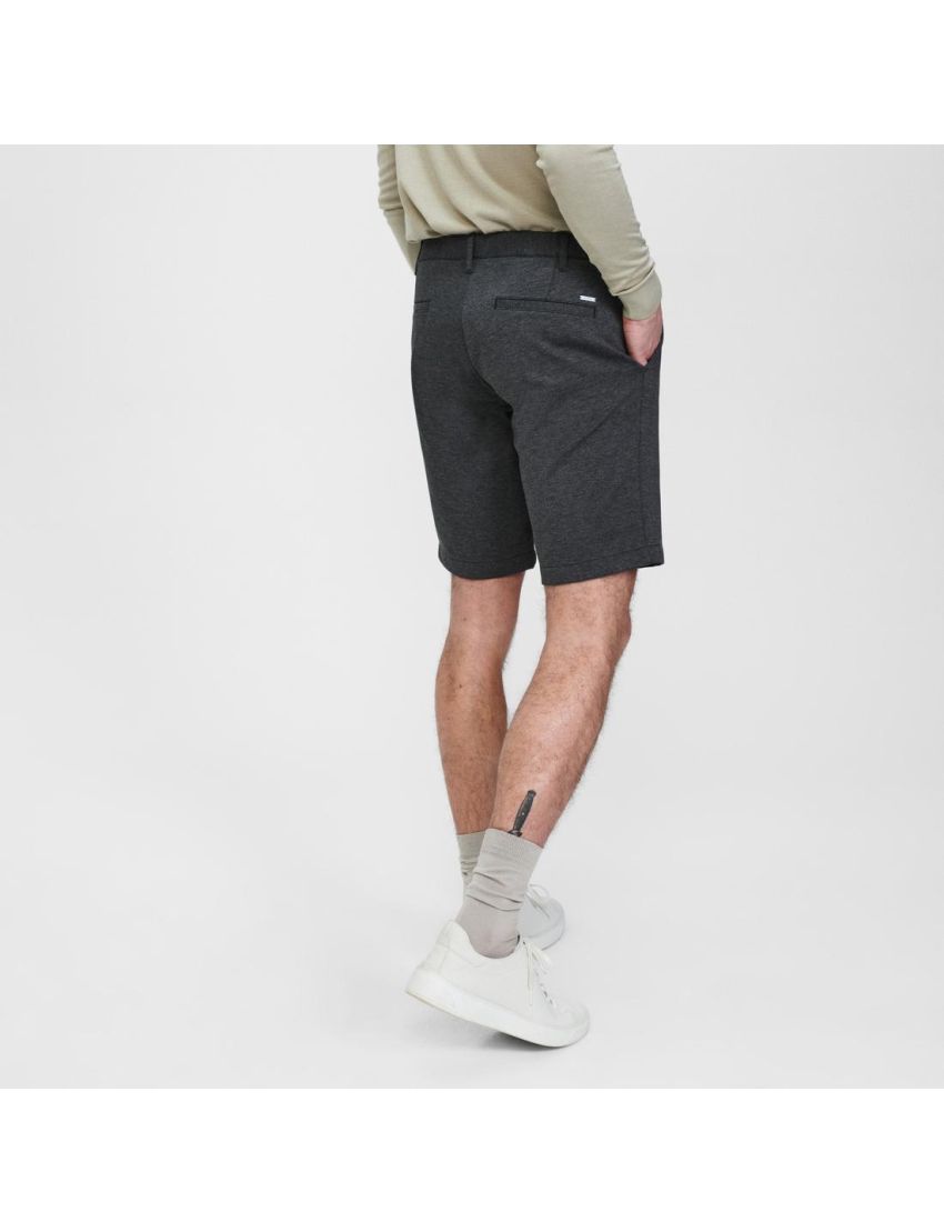 Chino Shorts in Fitted Fit Navy/46