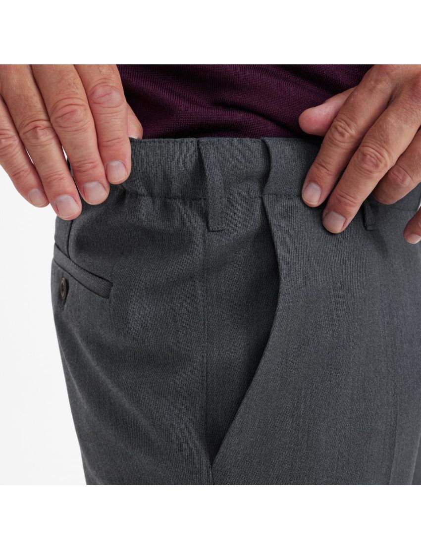 Chino in Regular Fit Black/102