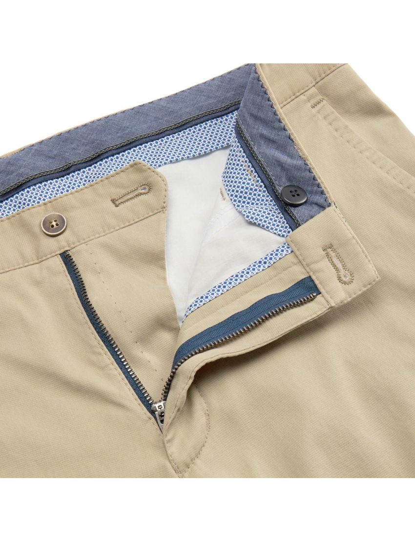 Extreme Flexibility Chino in Modern Fit Medium Grey/102