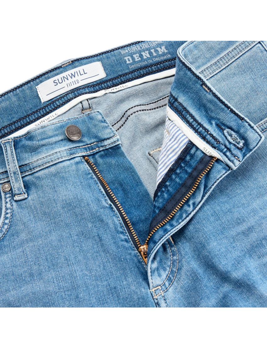 Klassische Traveller Hosen in Slim Fit  Black/102