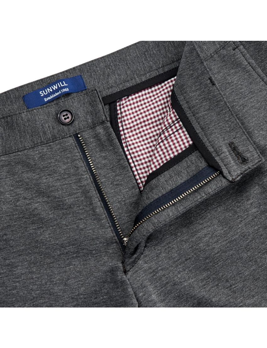 Chino Shorts in Fitted Fit Navy/46