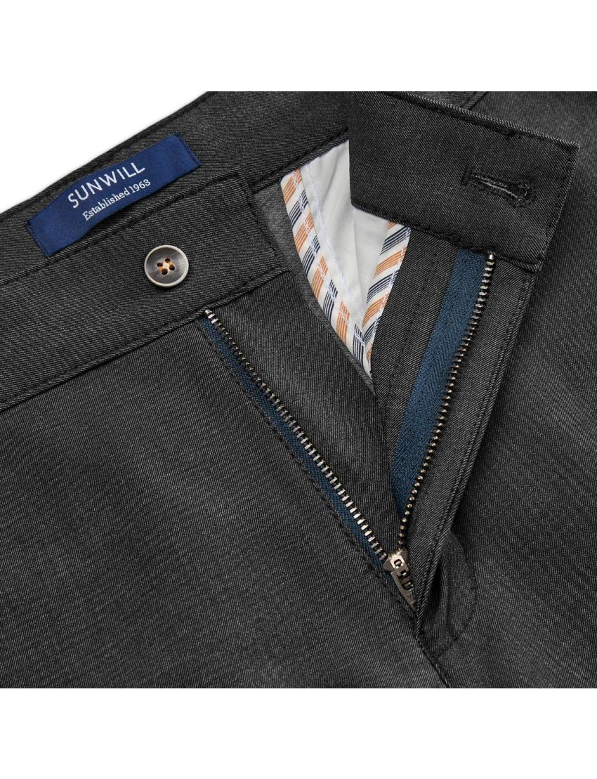 Extreme Flexibility Shorts in Fitted Fit Navy/23