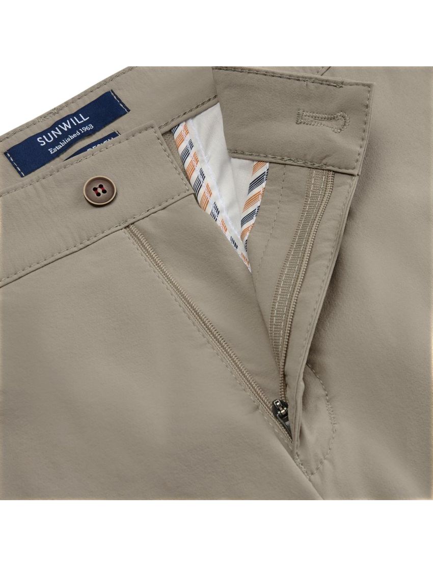 Lange Extreme Flexibility Shorts mit Schenkeltaschen Dijon/46